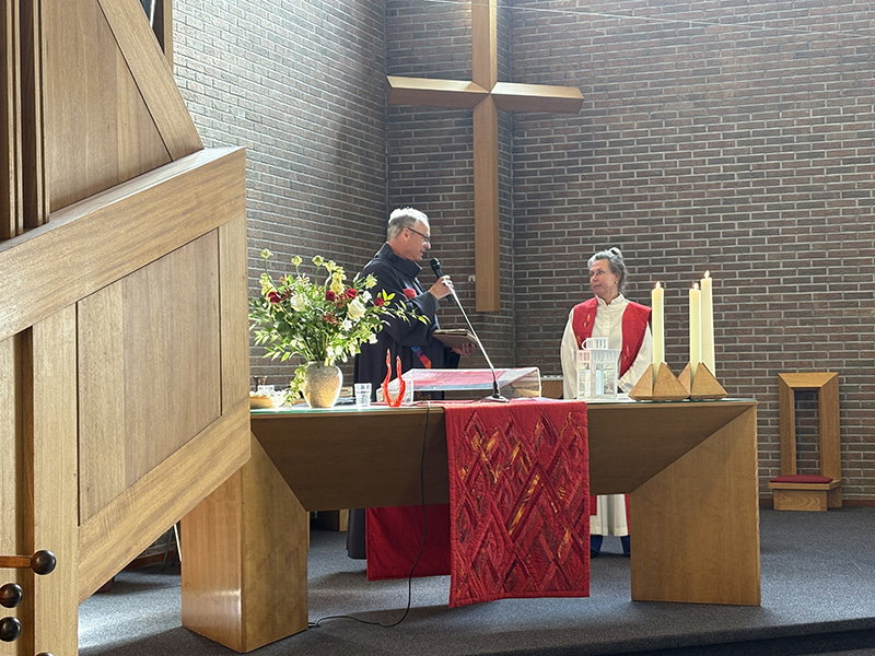 Dominee Marjanne Dijk met bijzondere opdracht naar De Hezenberg