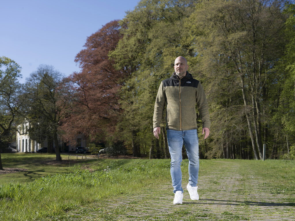 Klaas Jan met op de achtergrond de Hezenberg